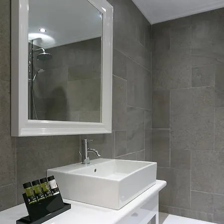 Anaktorikon Boutique