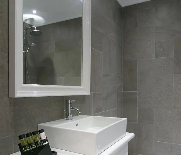 Anaktorikon Boutique